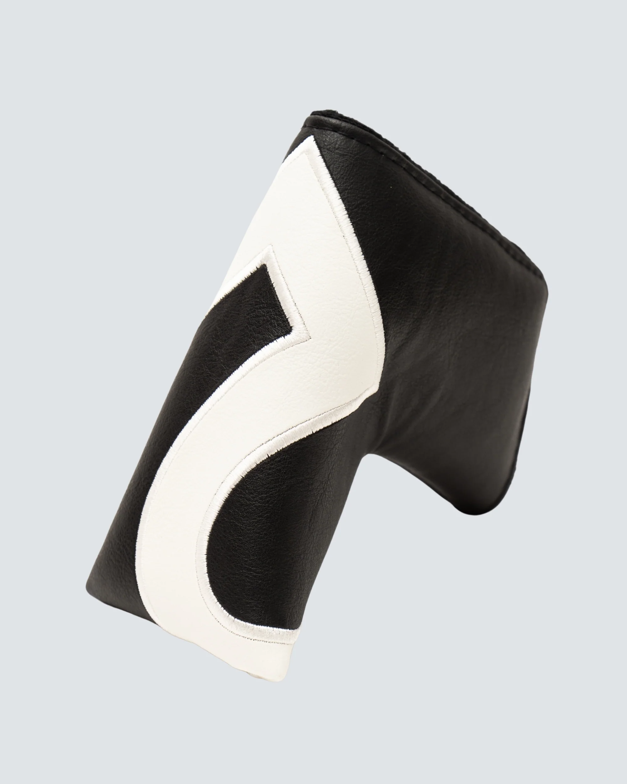 'R' Icon in Tuxedo - Image 2