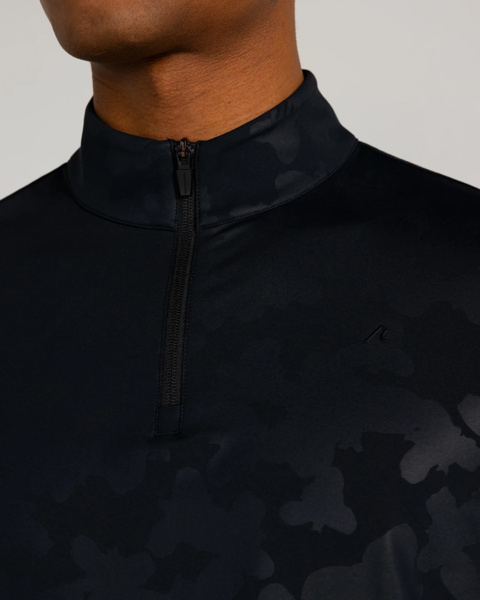Bronson Quarter Zip in Tuxedo - Image 3
