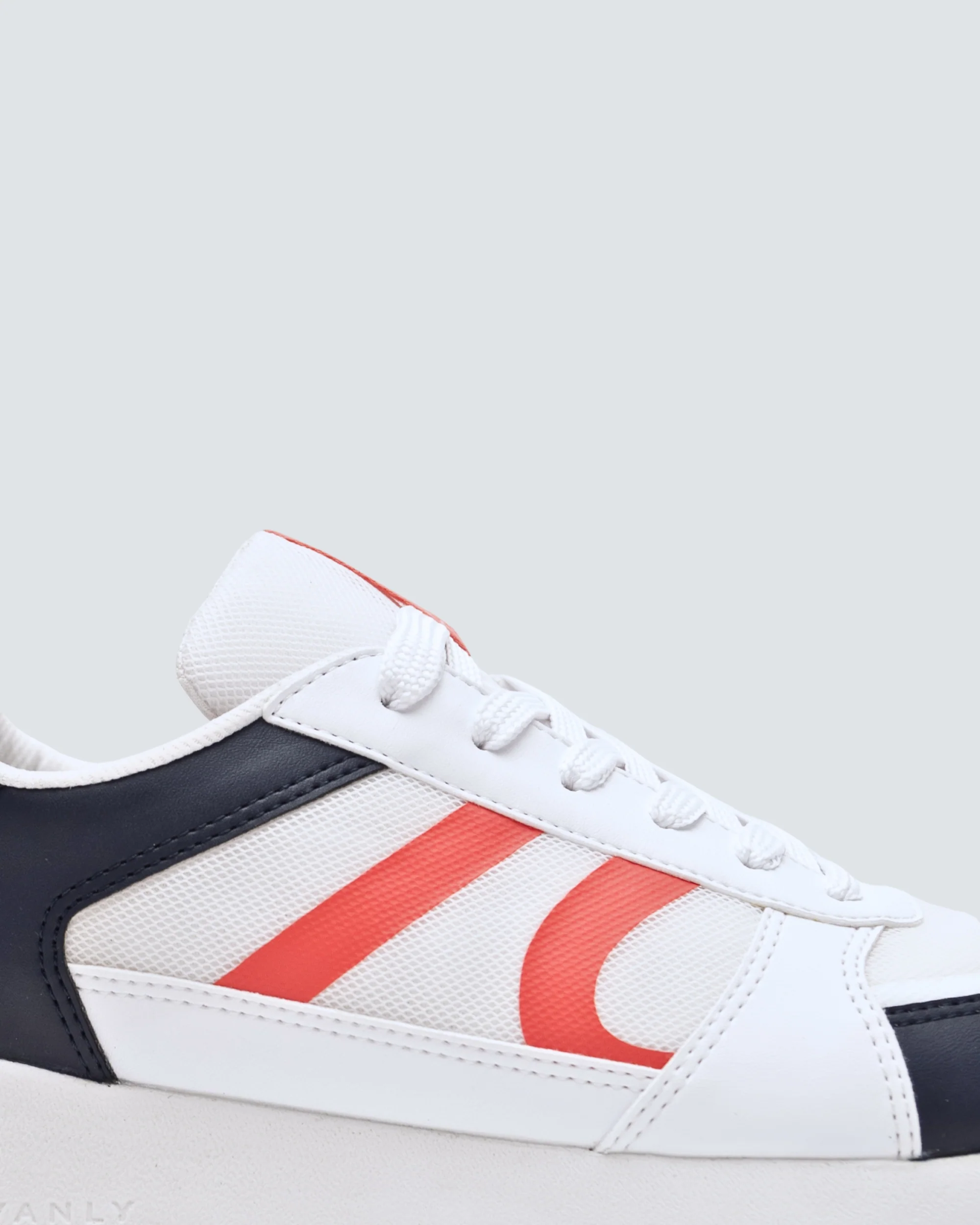 Challenger 2.0 Shoe in Navy/Red - Image 3
