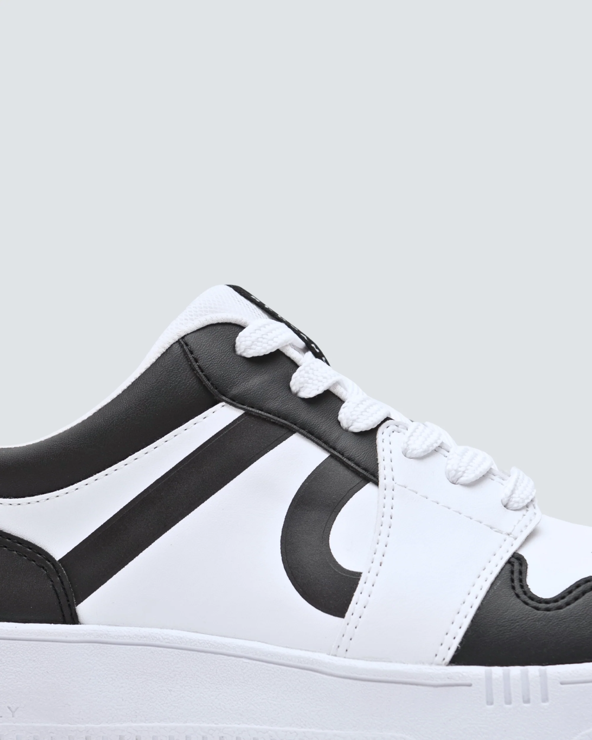 Contender 2.0 Shoe in Tuxedo - Image 3