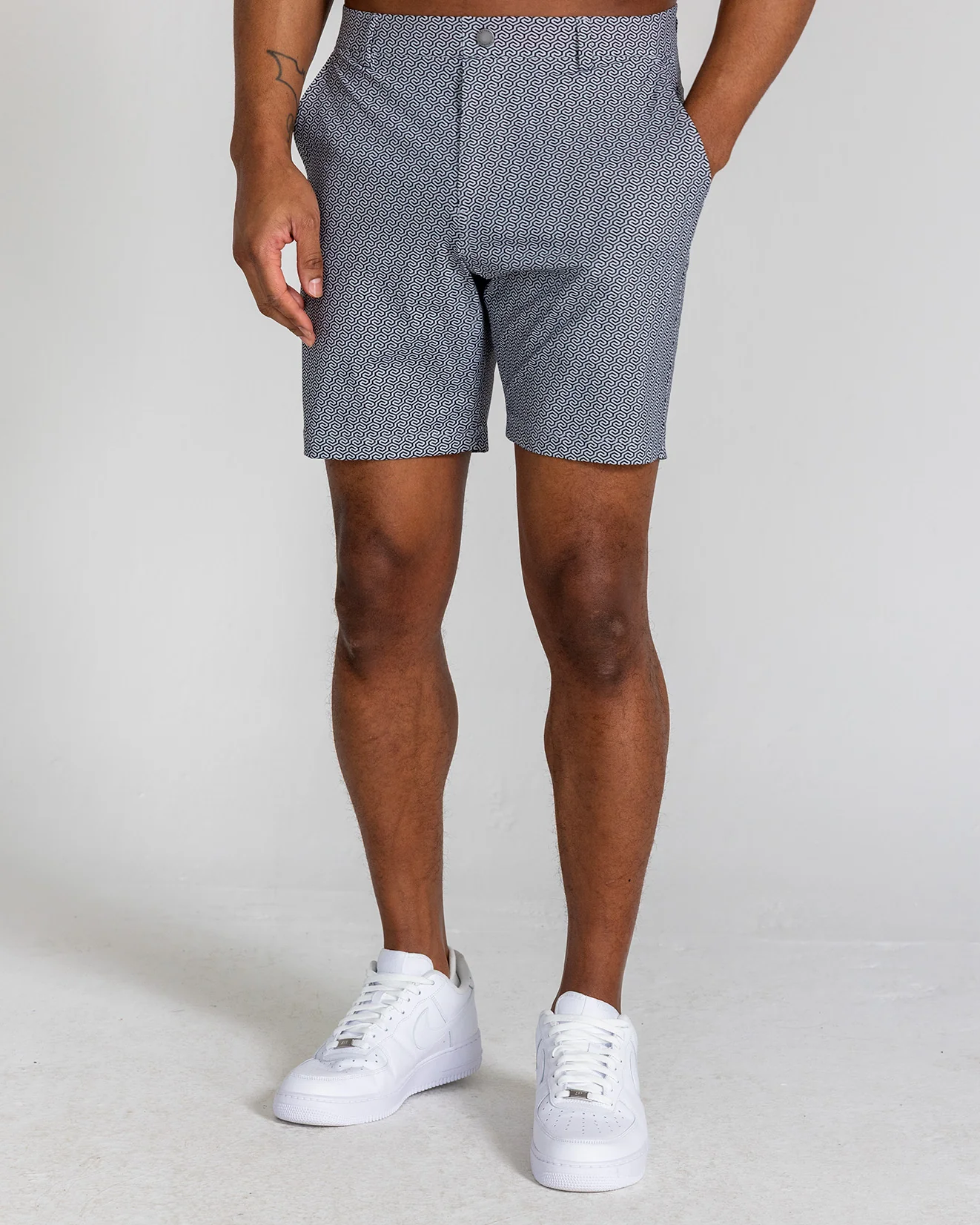 Printed Hanover Pull-On Short Grafton in Tuxedo - Image 2