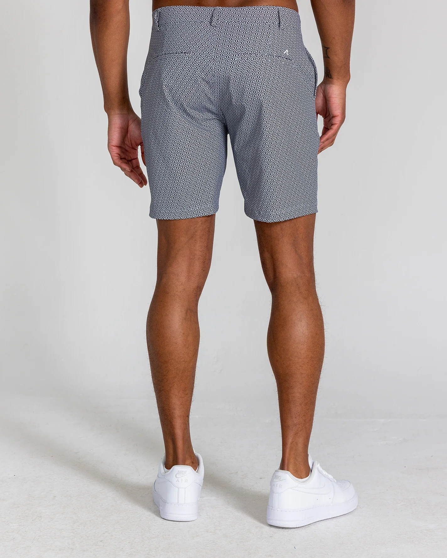 Printed Hanover Pull-On Short Grafton in Tuxedo - Image 4