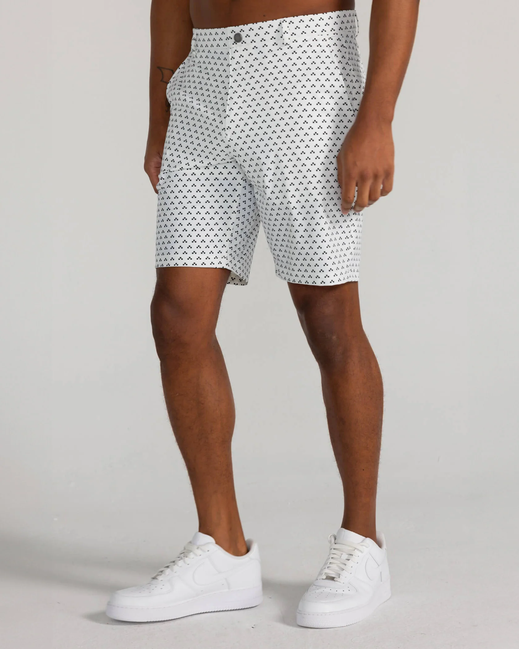 Printed Hanover Pull-On Short Hume in Bright White/Tuxedo - Image 2