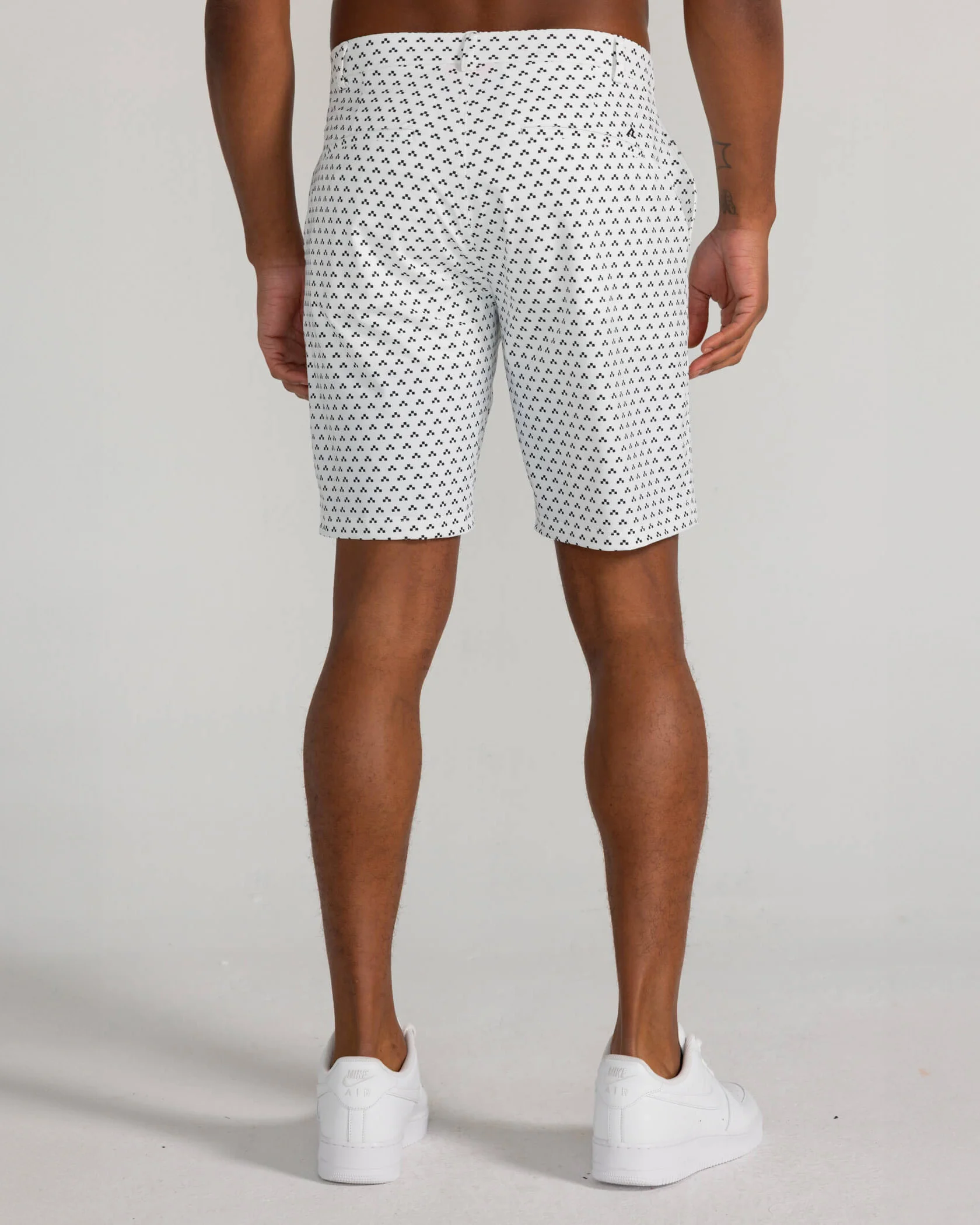 Printed Hanover Pull-On Short Hume in Bright White/Tuxedo - Image 4